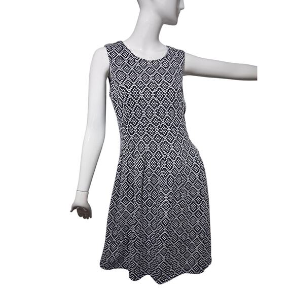 Women's size Medium Geometric Casual Pleated Church Normcore Sleeveless Dress - Picture 2 of 11